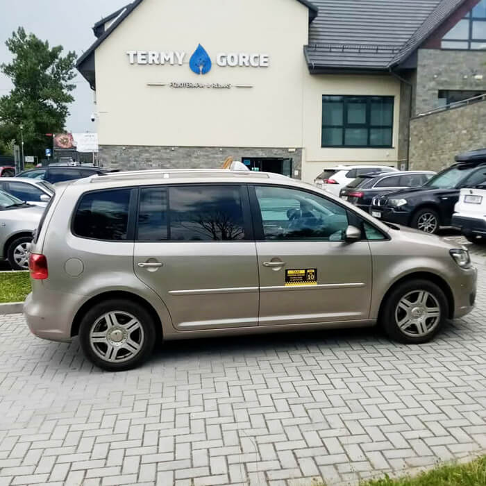 Taxi Koninki 24h na parkingu Termy Gorce w Porębie Wielkiej - szybki dojazd, zamów kurs!